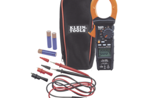 Amperímetro Digital de Gancho de Rango Automático de 2000 A CA, con Media Cuadrática Real y Baja Impedancia (LoZ).