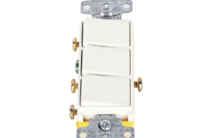 Interruptor Residencial 15 A 120 V, con 3 Bases Unipolares, Cableado lateral, Color Blanco.