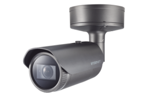 Camara Bala IP 4K con IA / Lente Motorizado 4.5 a 10mm / P-Iris / WDR 120dB / H.265 / RanuraSD / Protección IP67 IK10 NEMA4X