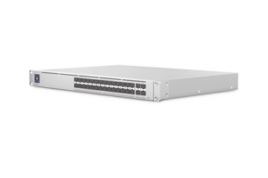 UniFi Switch PRO Aggregation Capa 3 para fibra óptica con 28 puertos SFP+ (10G) y 4 puertos SFP28 (25G), pantalla informativa