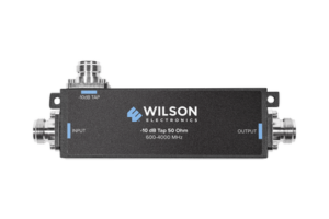 Separador TAP -10 dB con rango de frecuencia de 575 a 6000 MHz. Ideal para separar la antenas a diferentes longitudes de cable coaxial. 50 Ohm con conectores N Hembra.