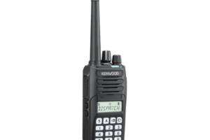 400-470 MHz, Digital NXDN-Analógico, DTMF, IP67, 5 Watts, 260 Canales, Roaming, Encriptación, GPS, Inc. antena, batería, cargador y clip