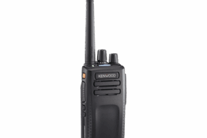 Radio portátil UHF 400-520 MHz, 64 Canales, Digital NXDN-DMR-Análogo, GPS, Bluetooth, IP67, 2 Pines, Incluye Batería-Antena-Cargador-Clip.