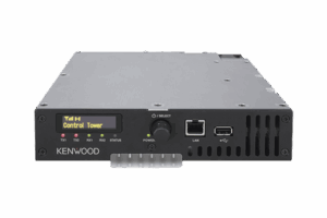 Repetidor UHF 400-470 MHz, Digital NXDN*-DMR*-Analógico, 40 Watts, puerto LAN, MIL-STD-810, SNMP, Inc. accesorios de inst.