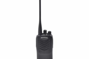 Radio portátil UHF 440-480 MHz, práctico y ligero, MIL-STD-810, 16 Canales, DTMF, IP54, VOX, Scan, Incluye antena, batería, cargador y clip