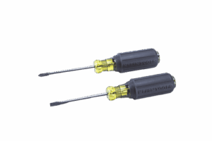 Juego de 8 Desarmadores con Mango Cushion-Grip™: 2 de punta Plana de 1/4'' (6.4 mm) y 5/16'' (7.9 mm); 2 de punta Cabinet de 5/16'' (7.9 mm) y 3/16'' (4.8 mm); tres de punta Phillips n.º 1, n.º 2 y n