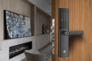 Cerradura Digital JULIUS / Sensor de Huella con Inteligencia Artificial / Registro de 100 Huellas y 100 Códigos / Bloqueo Automático / Modo Niños / IP54 / Incluye 2 Llaves de Alta Seguridad y 4 Tarjetas MIFARE