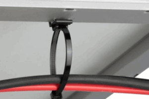 Cincho de Nylon 6.6 Solar Clip, 188mm largo x 14mm ancho, Color Negro, Exterior Resistente a Rayos UV, Paquete de 100pz