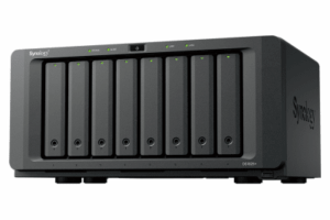 NAS DiskStation DS1825+ | 8 Bahías | AMD Ryzen V1500B | 8 GB DDR4 ECC | Hasta 2,239 MB/s Lectura | 2 Puertos 2.5GbE | Expansión PCIe 3.0 | Compatible con 10GbE y 25GbE | Caché SSD M.2 | Synology DSM.