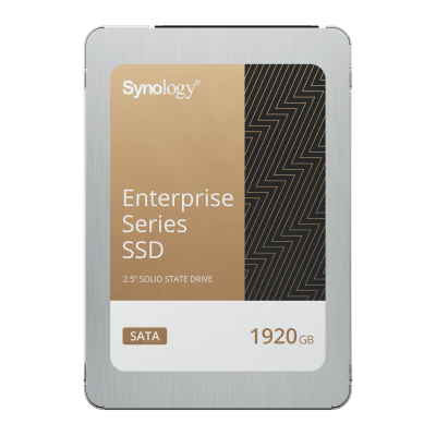 SSD SATA de 2,5" Serie Enterprise | 1920 GB | Alto Rendimiento Estable 50.000 IOPS | Resistencia Empresarial 10.000 TBW | Protección de Datos Integral | Análisis de Vida Útil | Compatibilidad con Synology DSM | Garantía de