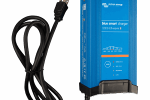 Blue Smart IP22 12/15(1) / Cargador de Baterías 12V, 15A / Para Ambientes Marinos y Terrestres. /  Bancos de 100 a 200 Ah