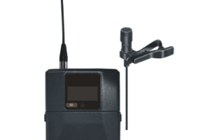 Micrófono de Solapa Digital Inalámbrico EP-59L / Condenser / Rango Frecuencia 540-590MHz y 640-690MHz / Modulación pi/4-DQPSK / Potencia Salida ≥10dBm / Autonomía >10 Horas / OLED Display / Ajuste Potencia y Volumen / Fun