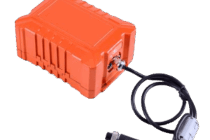 Caja de Almacenamiento Ignífuga / 64 GB / Resistencia al Fuego 15 min @ 1100 °C / Impermeable 24 h @ 100 m (328 ft) / Impacto 100 Gs @ 50 ms / Antiaplastamiento 100 KN / USB Conector de Aviación