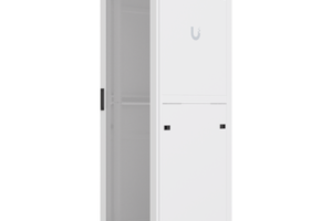 Gabinete Rack de Piso / 42U / 600 × 800 mm (23.6 x 31.5') / Carga 800 kg (1,763.7 lb) / Puerta Perforada / Ventiladores Integrados / Ruedas con Seguro