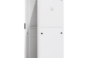 Gabinete Rack de Piso / 42U / 600 x 1000 mm (23.6 x 39.4') / Carga 800 kg (1763.7 lb) / Ventiladores con Sensor Térmico / Puerta Vidrio Templado / Ruedas Bloqueables