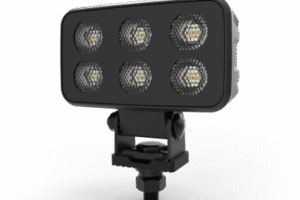 Luz de Trabajo LED Cuadrada / 4630 Lúmenes / 6 LED / 12-24 Vcd / Haz Amplio 64 x 101 mm / IP Resistente a Impactos