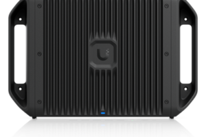 Cloud Gateway Industrial / Wi-Fi 7 Integrado / Puertos 10 GbE y 2.5 GbE / SFP+ / PoE+++ 90W / 350W Total / Sin Ventilador / -30 a 50 °C (-22 a 122 °F)